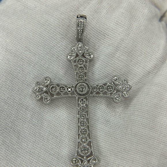 Beautiful 925 sterling silver, pave Diamond cross pendant - Picture 4 of 6